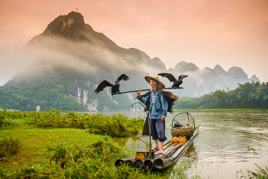Hombre pescando en yangshou